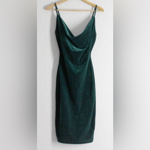 Windsor Dresses & Skirts - Windsor Spaghetti Strap Dark Green Velvet Dress